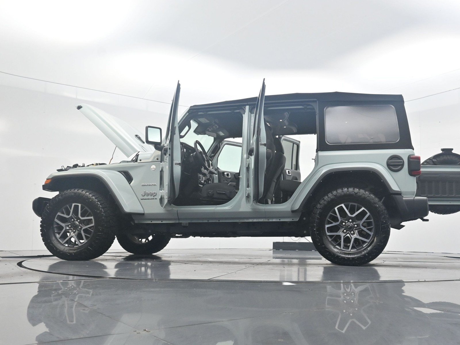 Used 2024 Jeep Wrangler Unlimited Sahara w/ Safety Group AWD/4WD image 37