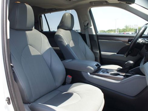 Used 2022 Toyota Highlander Limited FWD image 24