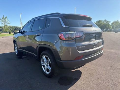 Used 2023 Jeep Compass Latitude AWD/4WD image 13