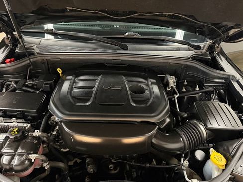 Used 2020 Jeep Grand Cherokee Laredo AWD/4WD image 38