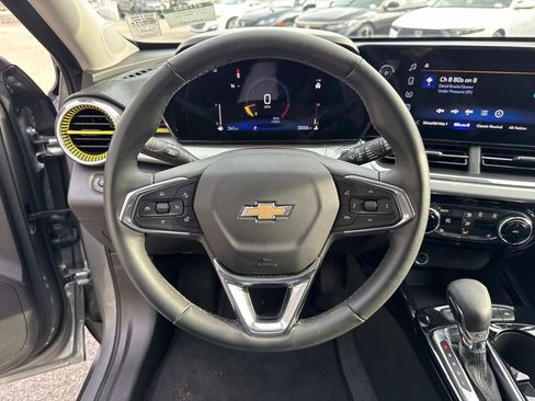 Used 2025 Chevrolet Trax LT w/ LT Convenience Package image 22