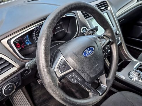 Used 2020 Ford Fusion SE image 19