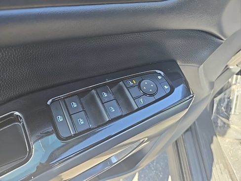Used 2025 Nissan Pathfinder SL AWD/4WD image 10