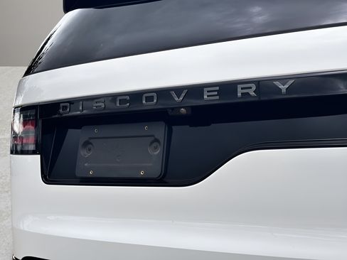 Used 2025 Land Rover Discovery Dynamic SE AWD/4WD image 27