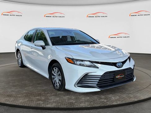 Used 2021 Toyota Camry LE w/ Cold Weather Package FWD image 5