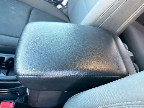 Used 2022 Jeep Wrangler Sport image 24