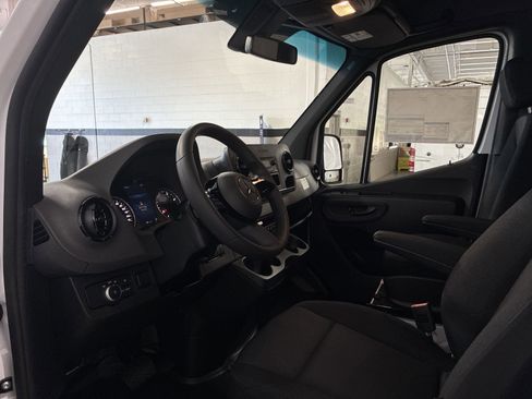 New 2025 Mercedes-Benz Sprinter 2500 image 9