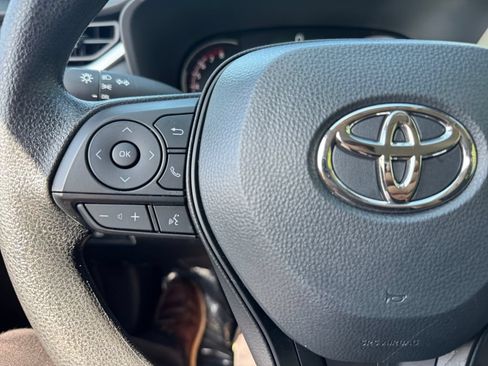 Used 2025 Toyota RAV4 LE AWD/4WD image 29