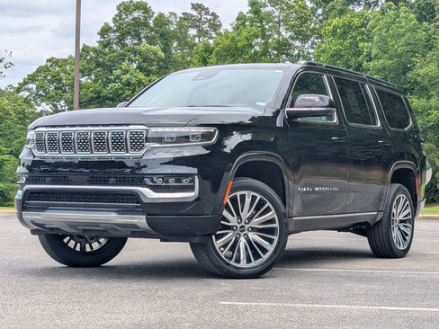 Used 2025 Jeep Grand Wagoneer 4WD image 4