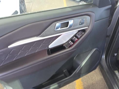 Used 2025 Ford Explorer Platinum w/ LUX Leather Package image 11