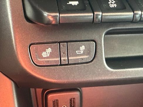 Used 2021 Chevrolet Colorado Z71 AWD/4WD image 35