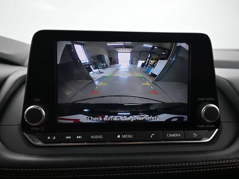 Used 2024 Nissan Rogue S AWD/4WD image 15