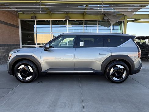 Used 2024 Kia EV9 Light RWD image 7