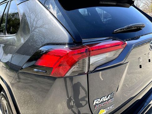 Used 2023 Toyota RAV4 SE w/ Weather & Moonroof Package image 34