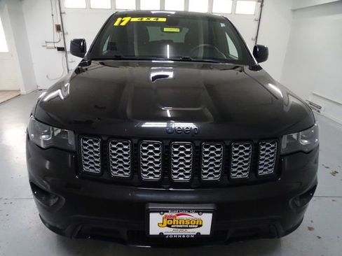 Used 2017 Jeep Grand Cherokee Altitude image 25