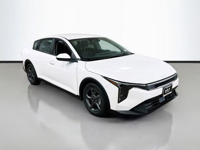 New 2025 Kia K4 LXS