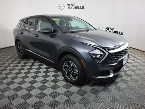 Used 2023 Kia Sportage LX AWD/4WD image 4