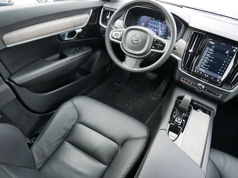 Used 2022 Volvo V90 B6 Cross Country w/ Advanced Package image 9