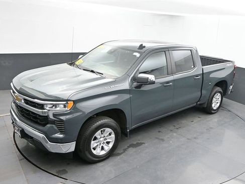 Used 2025 Chevrolet Silverado 1500 LT AWD/4WD image 38