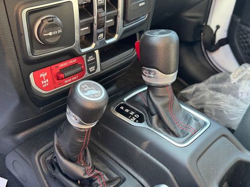 Used 2022 Jeep Wrangler Unlimited Rubicon AWD/4WD image 11