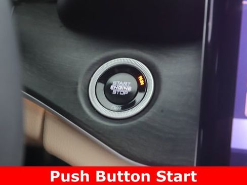 Used 2025 Jeep Grand Cherokee Limited w/ Black Appearance Package image 23