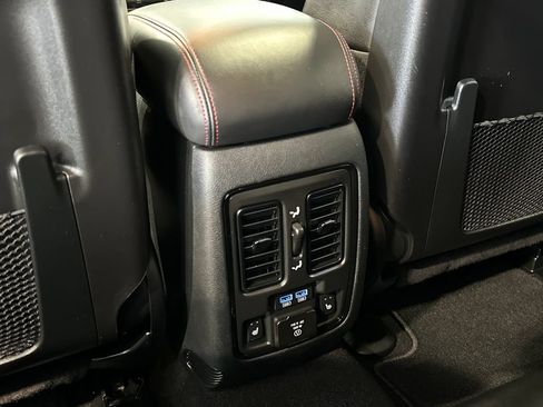 Used 2024 Dodge Durango GT AWD/4WD image 32