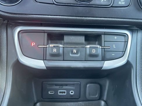 Used 2022 GMC Terrain SLT w/ Infotainment Package II FWD image 16