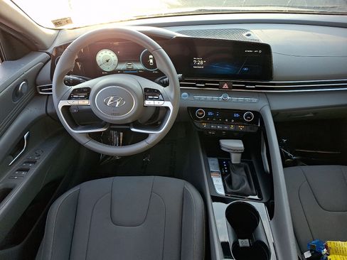 Certified 2023 Hyundai Elantra SEL w/ Convenience Package FWD image 11