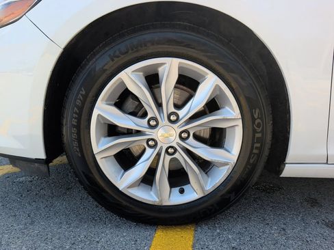 Used 2022 Chevrolet Malibu LT FWD image 4