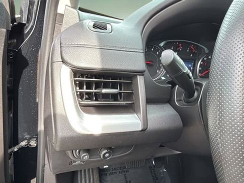 Used 2024 GMC Terrain SLE image 21