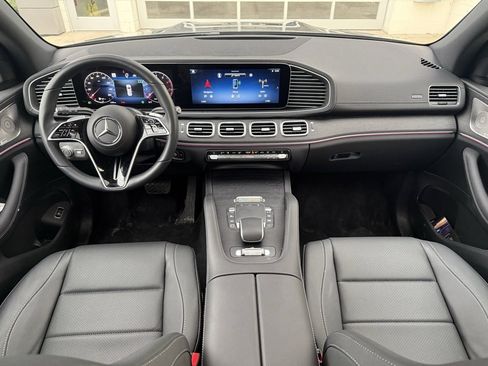 Used 2025 Mercedes-Benz GLS 450 4MATIC image 13