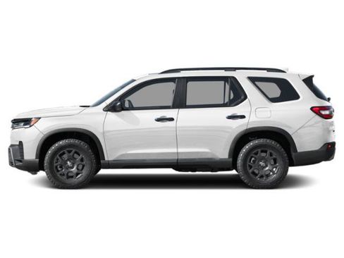 Certified 2026 Honda Pilot TrailSport image 3