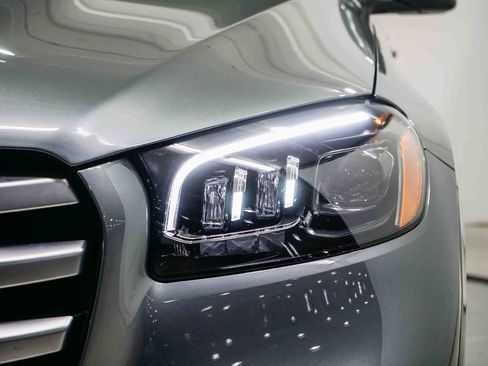 Used 2025 Mercedes-Benz GLS 450 4MATIC image 7