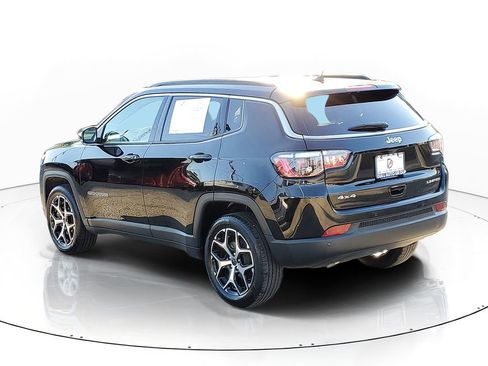 Used 2025 Jeep Compass Limited AWD/4WD image 3