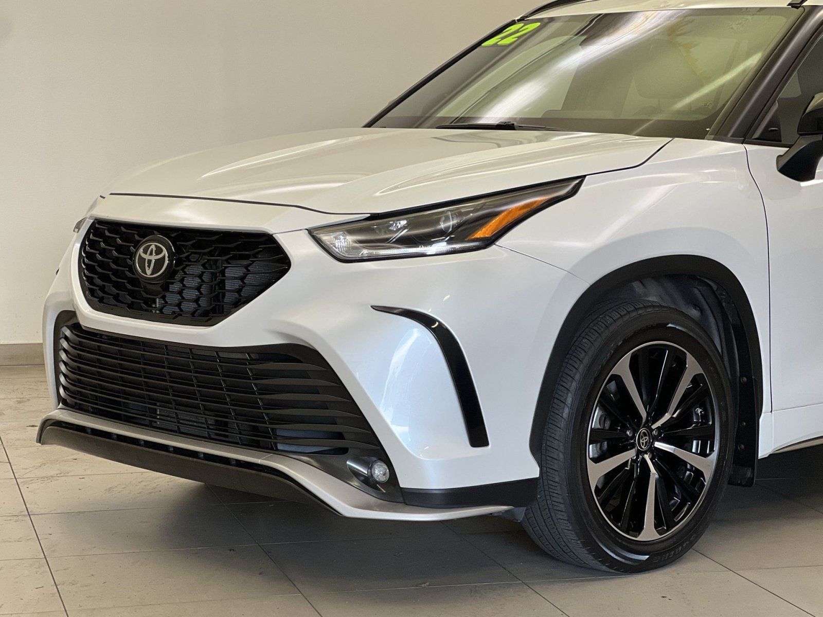 Used 2022 Toyota Highlander XSE AWD/4WD image 29