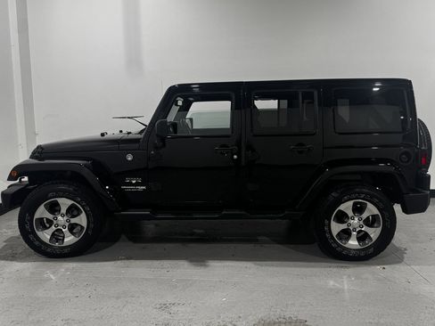 Used 2018 Jeep Wrangler Unlimited Sahara w/ Dual Top Group image 13