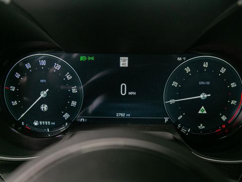 Used 2024 Alfa Romeo Giulia Quadrifoglio image 15