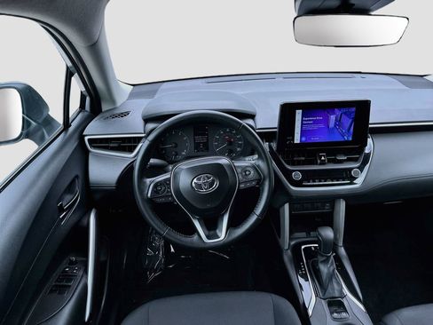 Used 2025 Toyota Corolla Cross LE FWD image 21