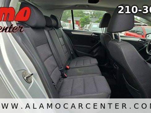 Used 2013 Volkswagen Golf 4-Door FWD image 19