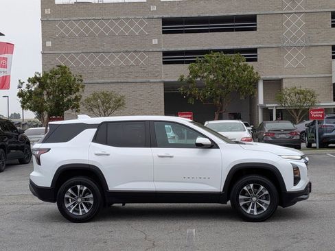 Used 2025 Chevrolet Equinox LT image 4