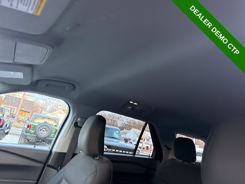 Used 2023 Ford Explorer XLT AWD/4WD image 24