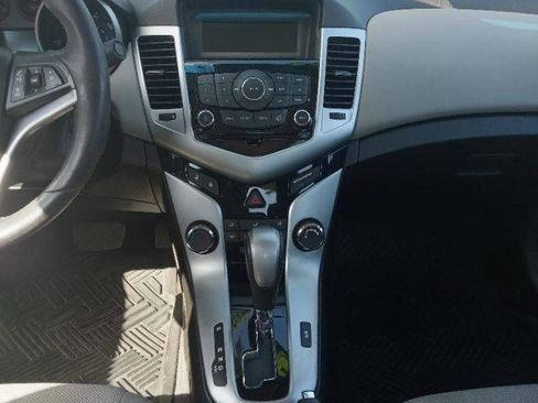 Used 2011 Chevrolet Cruze LT image 9