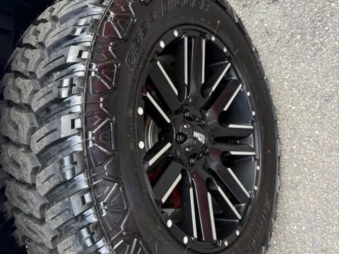 Used 2019 Jeep Wrangler Unlimited Sahara w/ Uconnect 4C Nav & Sound Group AWD/4WD image 15