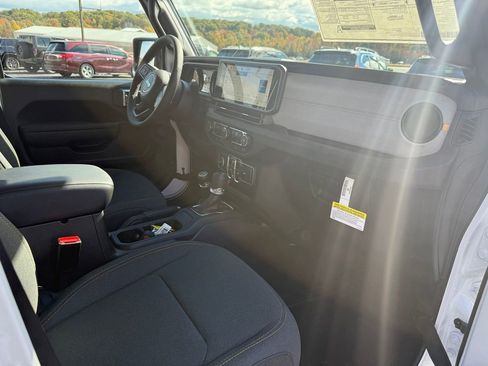 New 2025 Jeep Gladiator Sport image 18