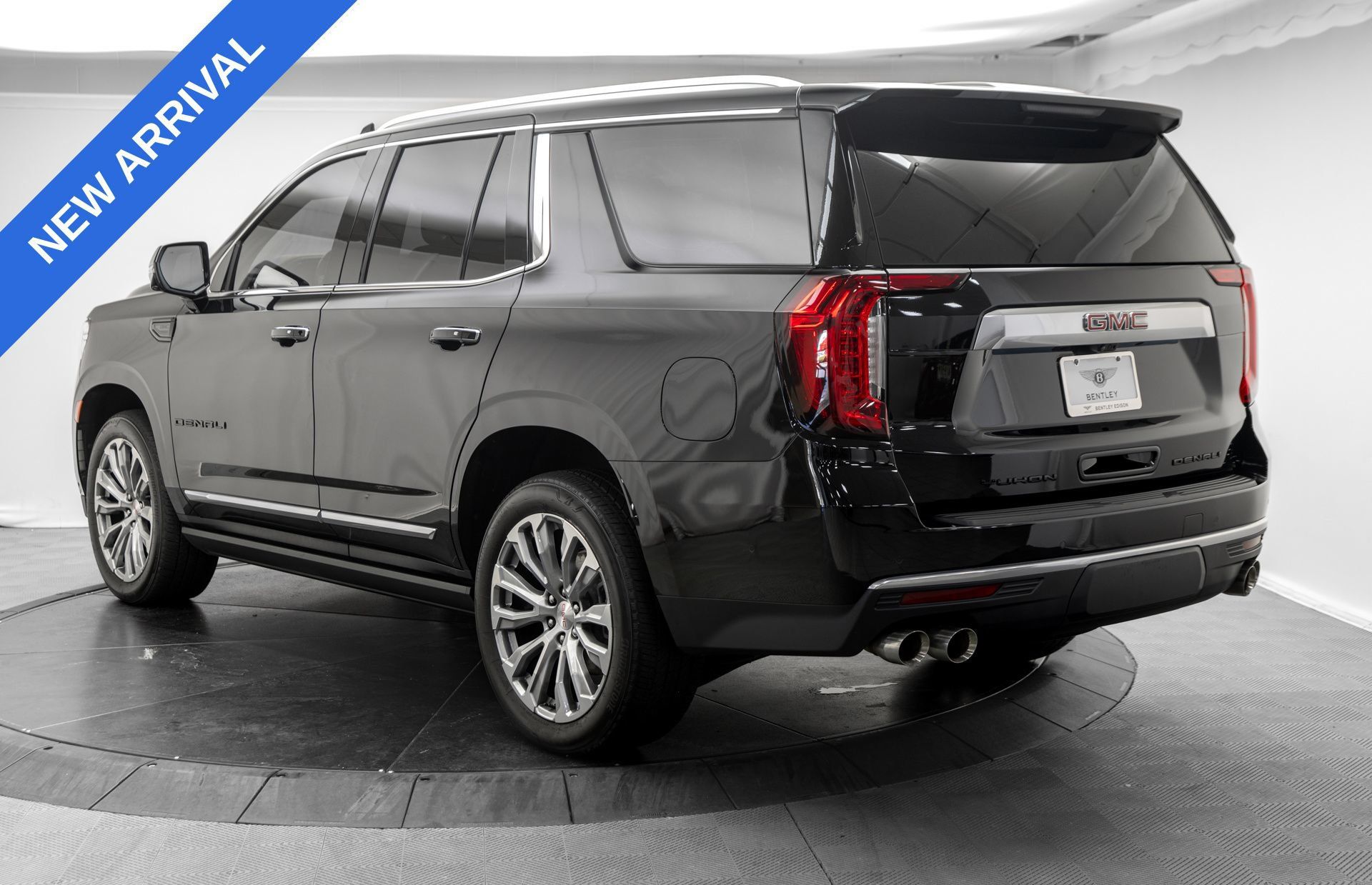 Used 2023 GMC Yukon Denali w/ Advanced Technology Package AWD/4WD image 5