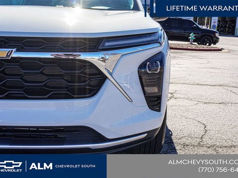 New 2025 Chevrolet Trax LT w/ Sunroof Package FWD image 17
