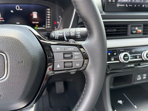 Used 2025 Honda Pilot Elite image 26