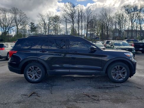 Used 2023 Ford Explorer XLT w/ Equipment Group 202A AWD/4WD image 3