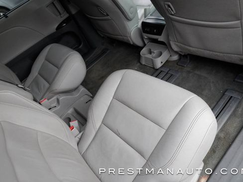 Used 2019 Toyota Sienna XLE w/ XLE Navigation Package image 36