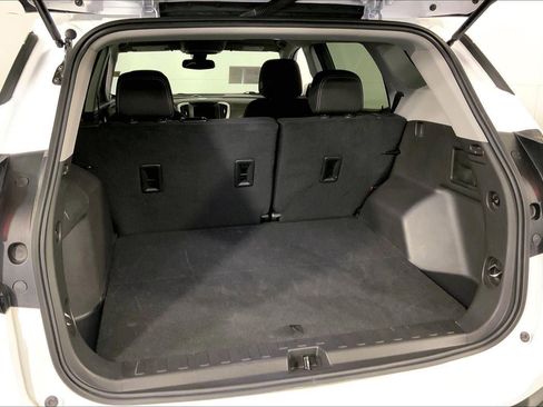 Used 2024 GMC Terrain SLE image 4